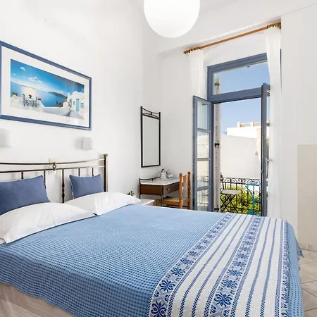 Dina * Parikia (Paros)