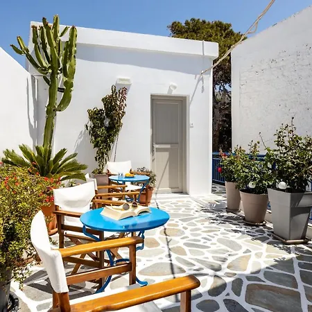 Dina * Parikia (Paros)