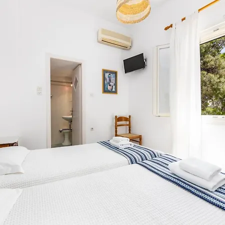 Dina Parikia (Paros)