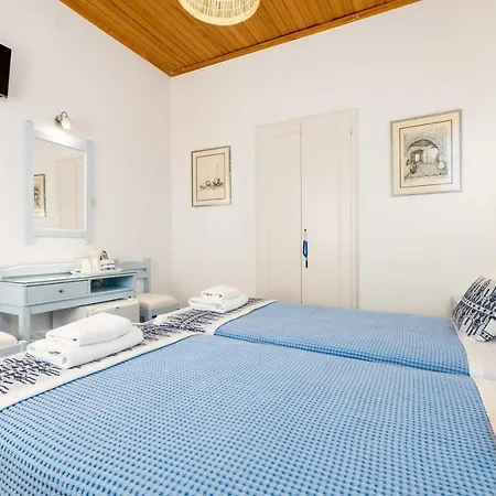 Dina Parikia (Paros)