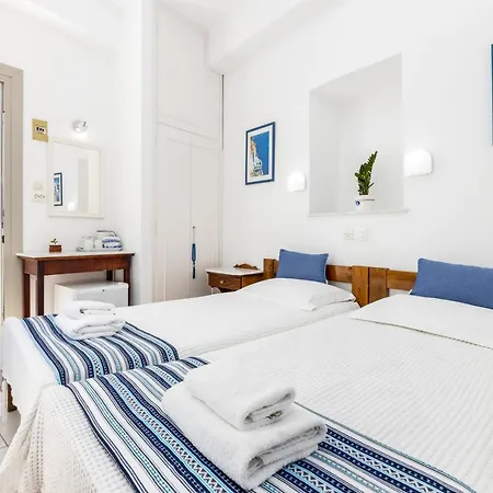 Dina Parikia (Paros)