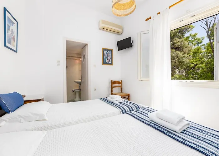 ντίνα Πάρος