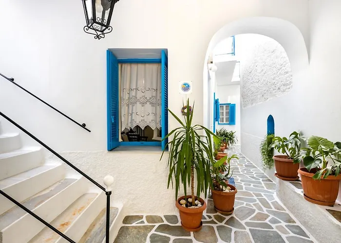 ντίνα Ξενοδοχείο *