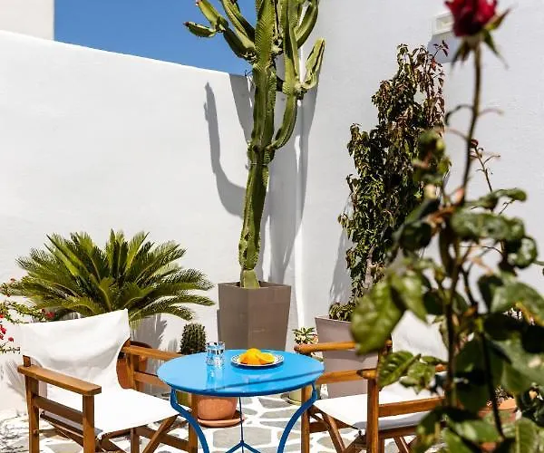 Ξενοδοχείο ντίνα *