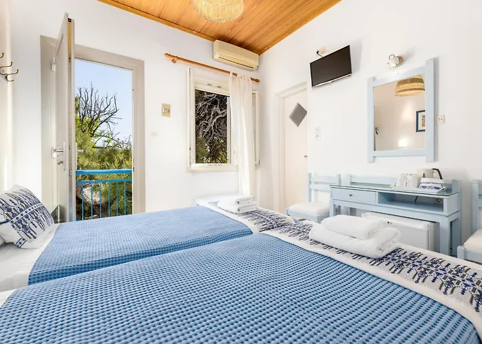 ντίνα Πάρος